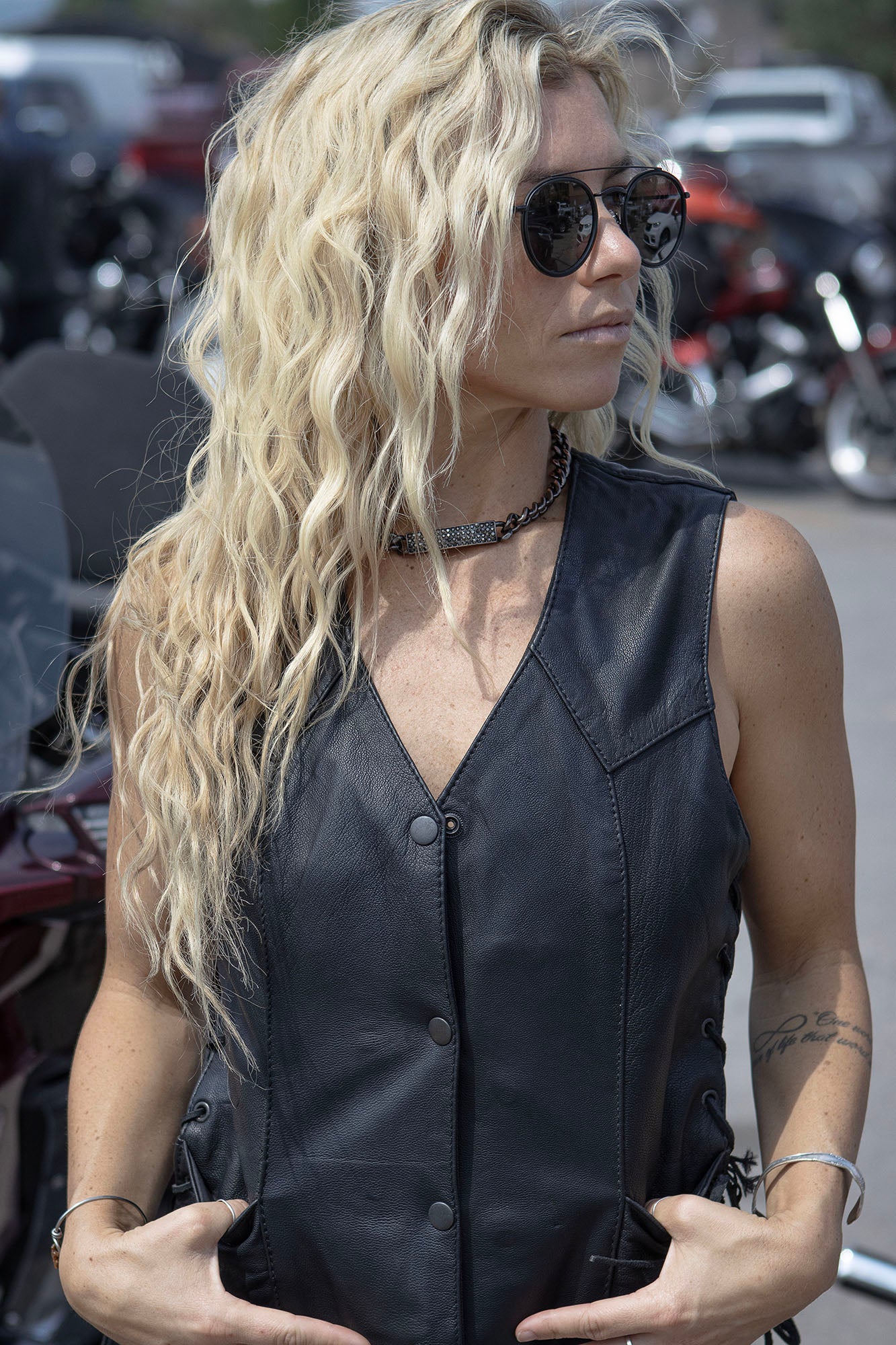 SH1227L Women's Black Leather Side Laces Classic Western Motorcycle Rider Vest W/4-Snaps Closure