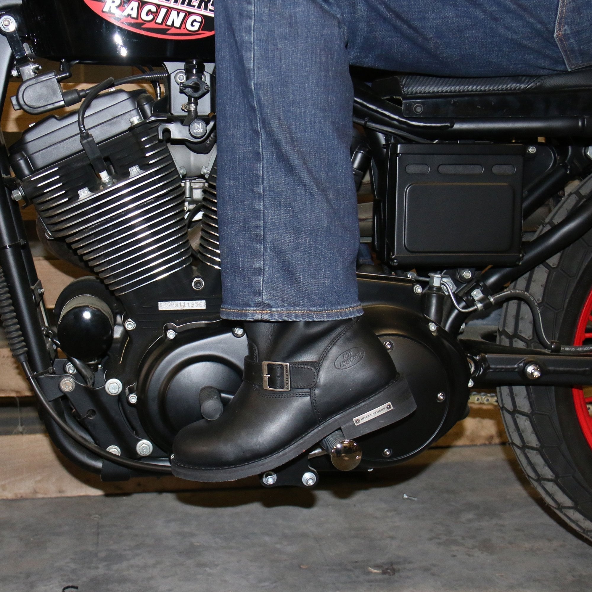 Men's Black 11-inch Round Toe Engineer Leather Boots BTM1002