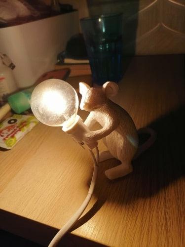 Postmodern Resin Animal Rat Mouse Table Lamp Small Mini Mouse Cute LED Night Lights Home Décor Desk Lights Bedside Lamp Decorative Table Lamp Cute Study Lamps for Bedroom Décor