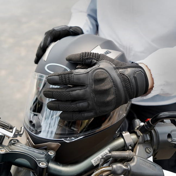 Winx Adapt Premium Leather Gloves Lifestyle 4